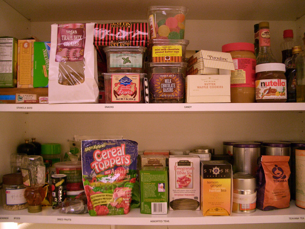 food pantries for low-income students in college