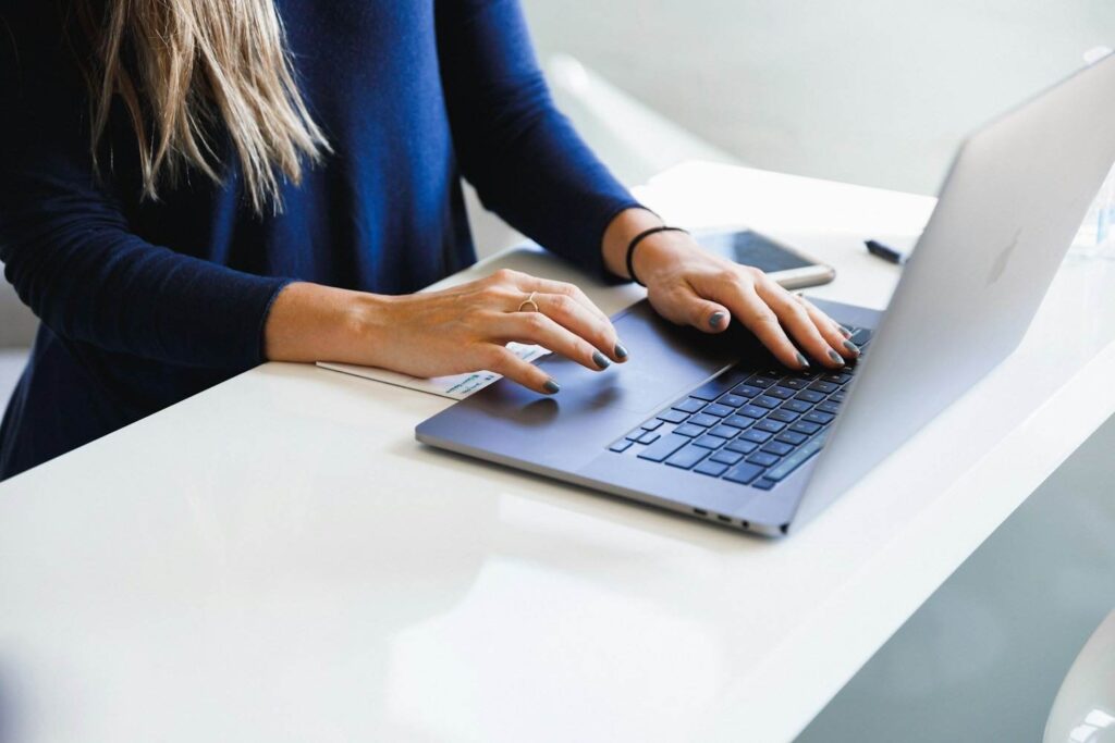 What is a student loan consultant?